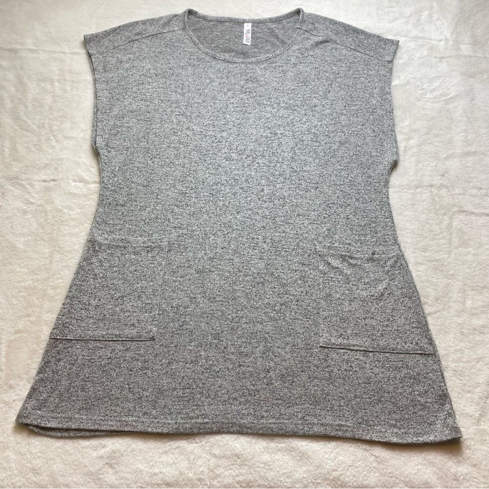 Latched Mama Gray Nest Nursing Tunic Size Small